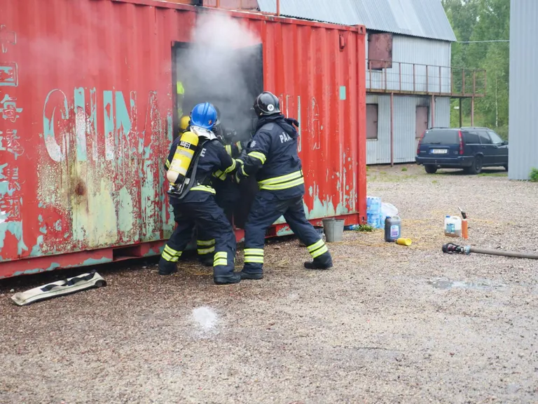 Vaatemängulisel võistlusel tuli meeskondadel lahendada kuus päästjatele igapäevast ülesannet.