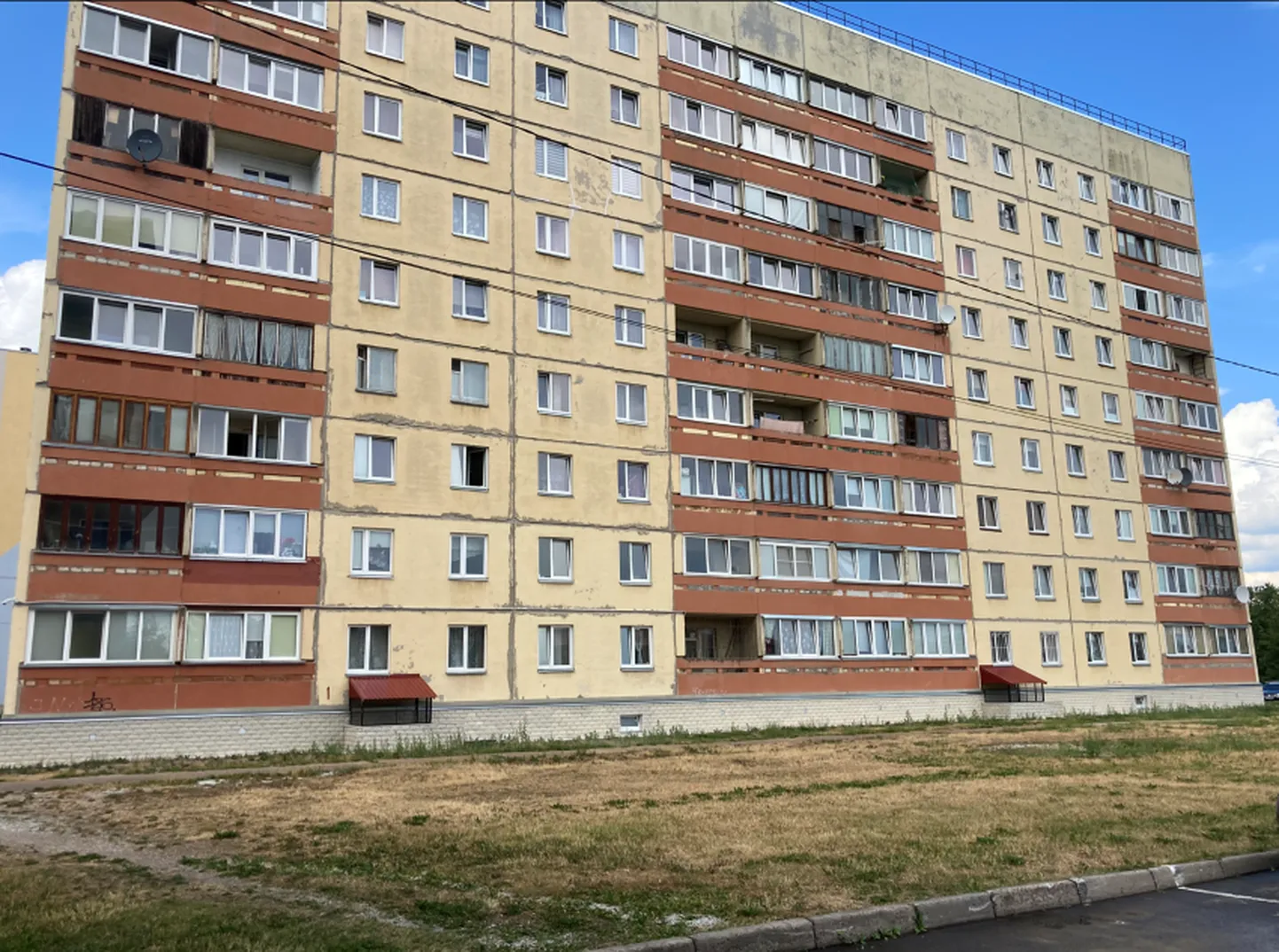 Проект, завершенный в конце 2024 года при поддержке EIS: жилой дом с 72 квартирами в Нарве по адресу Кангеласте, 51 до реконструкции.