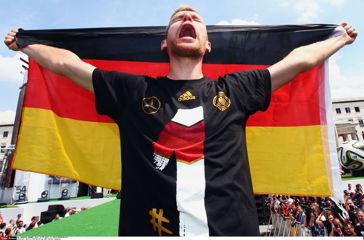 Saksa jalgpalli meeskonna liige koondise särgis.