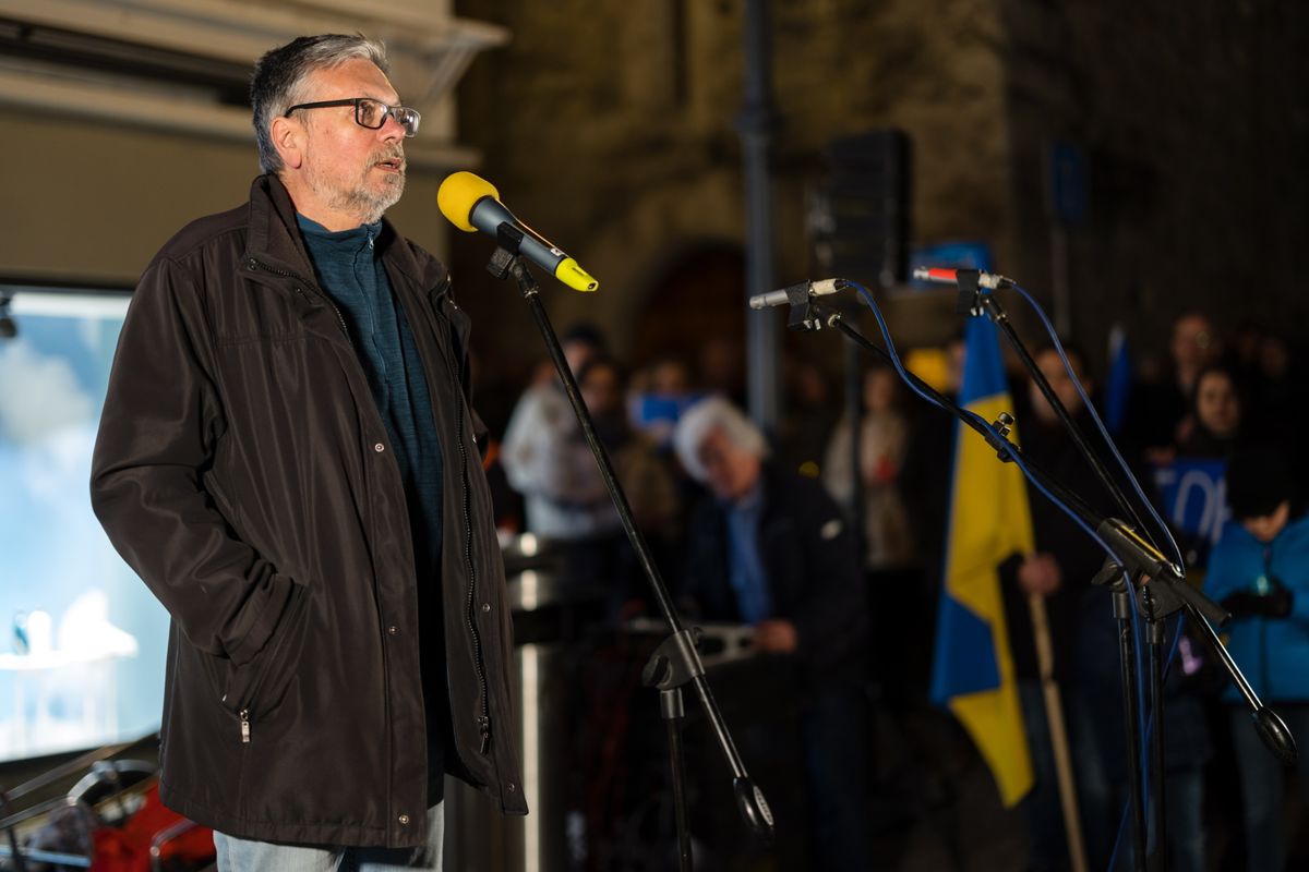 Михаил Шишкин выступает на антивоенном шествии в Люцерне. 4 марта 2022.