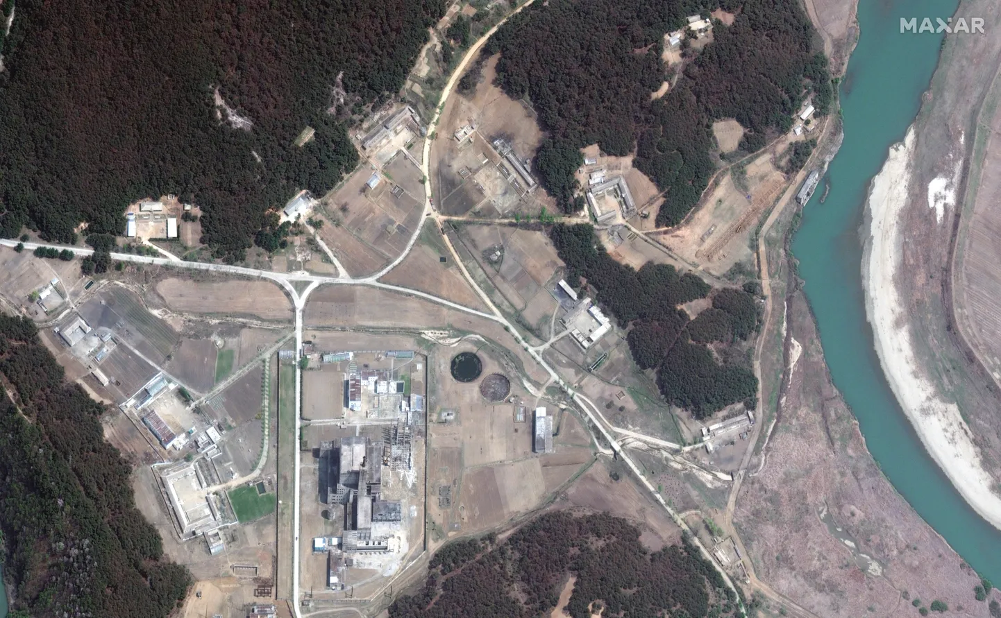 Satelliidifoto Põhja-Korea Yongboni tuumakompleksist.