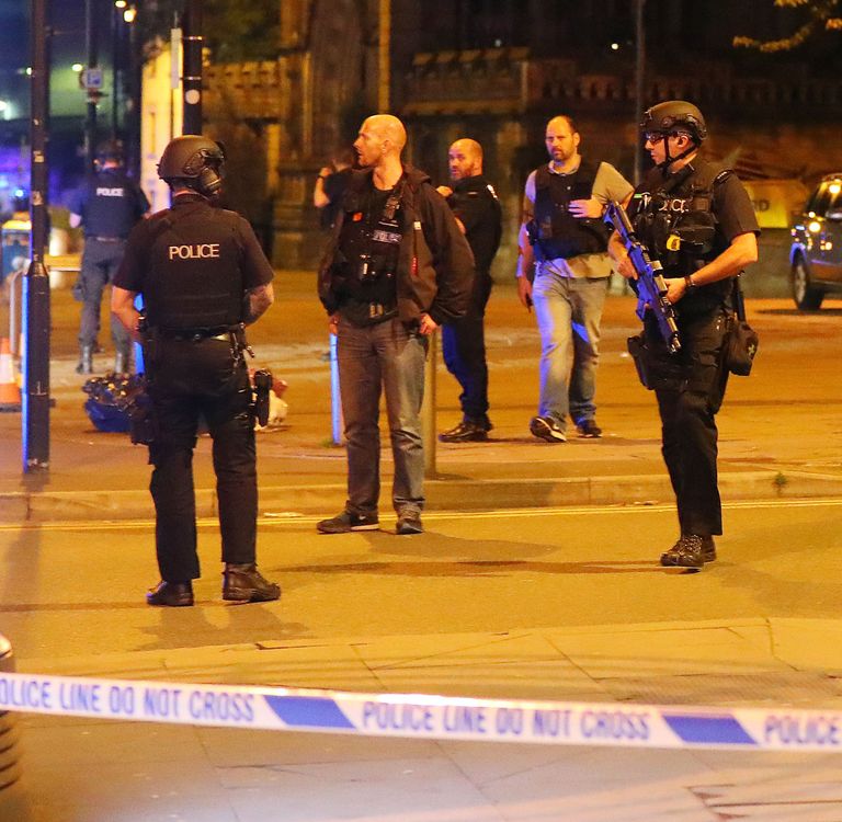 Relvastatud politseinikud Manchesteris