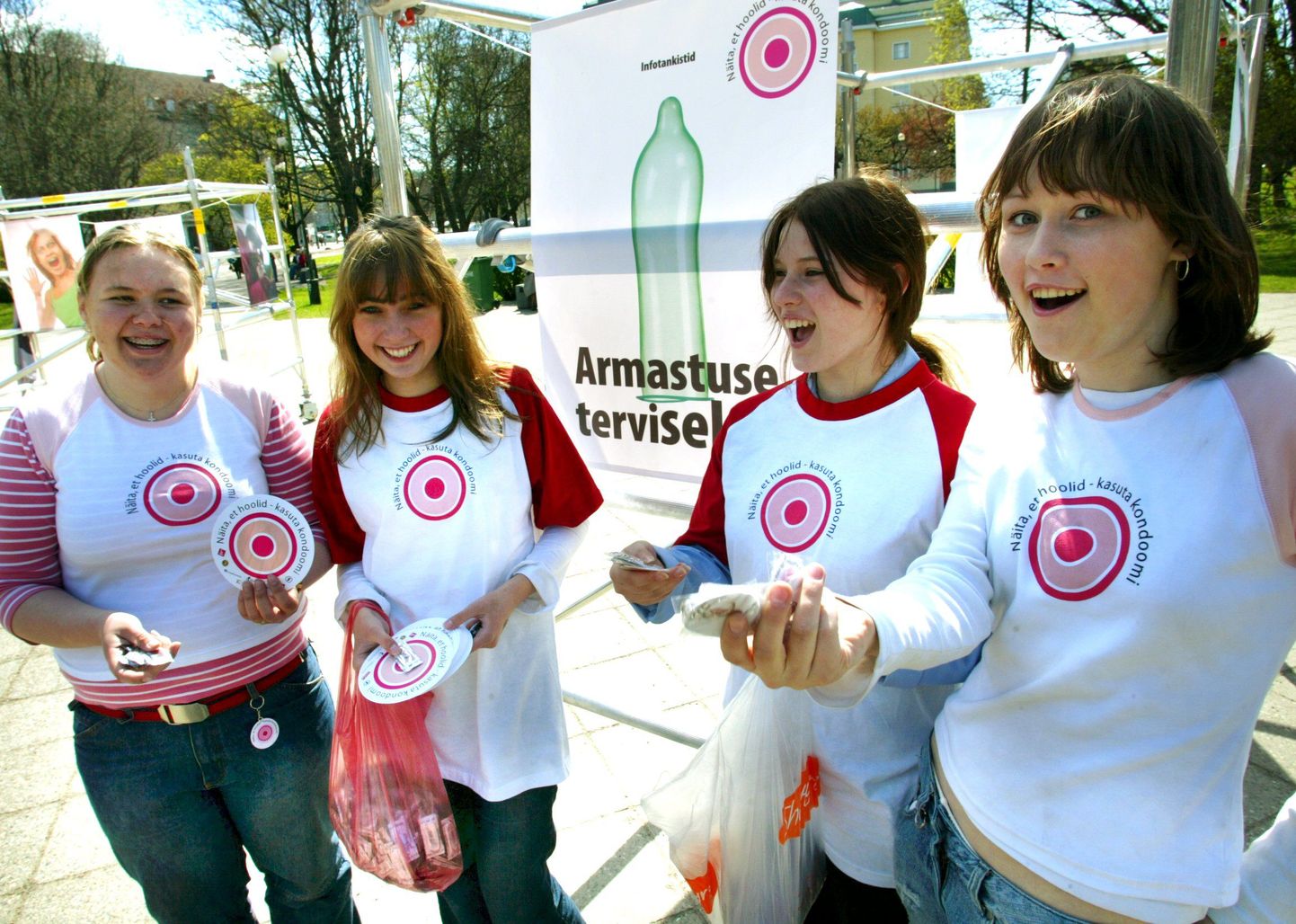 AIDSi ennetustööd on Tallinnas Tammsaare pargis tehtud varemgi, kuid täna-homme on esimene kord, kui saab teha HIVi-kiirtesti.