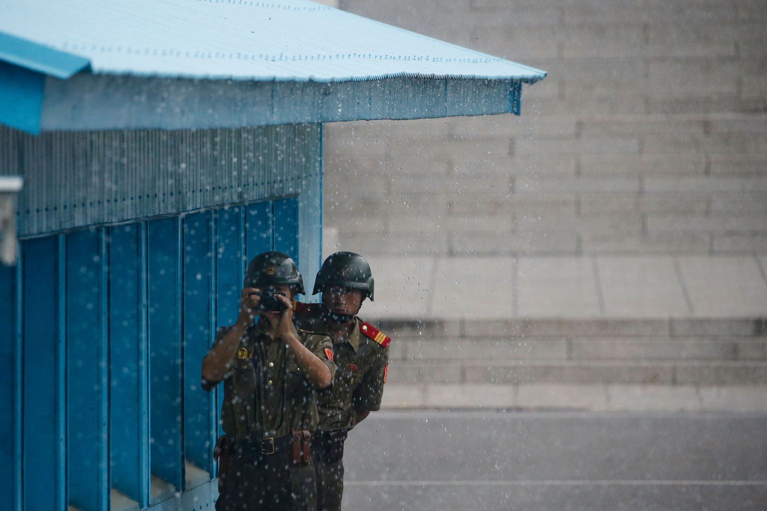 Põhja-Korea sõdurid demilitariseeritud tsoonis