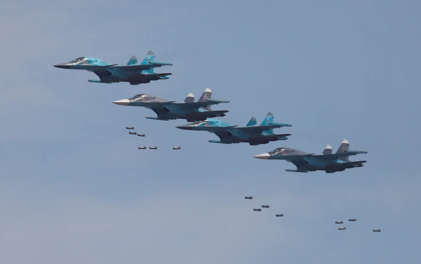 Vene hävitus-pommituslennukid Suhhoi Su-34, mida Venemaa kasutab Ukraina ründamiseks liugpommidega.