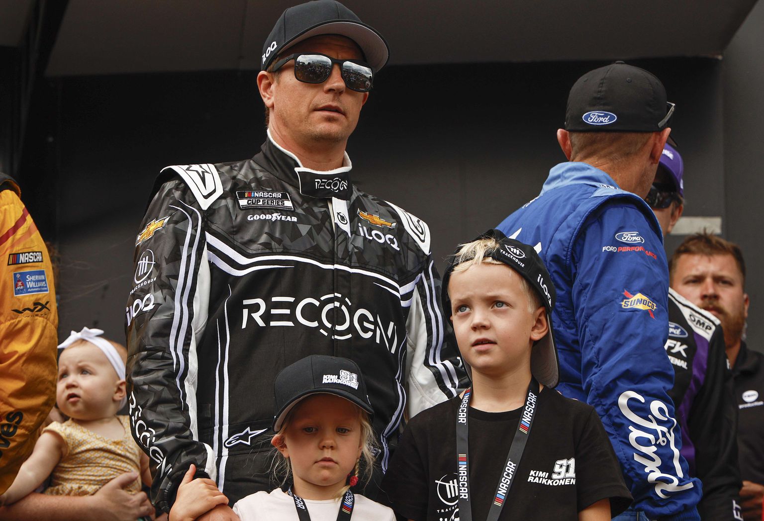 Kimi Räikkönen, tema ees on poeg Robin ja 5-aastane tütar Rianna Angelia Milana.