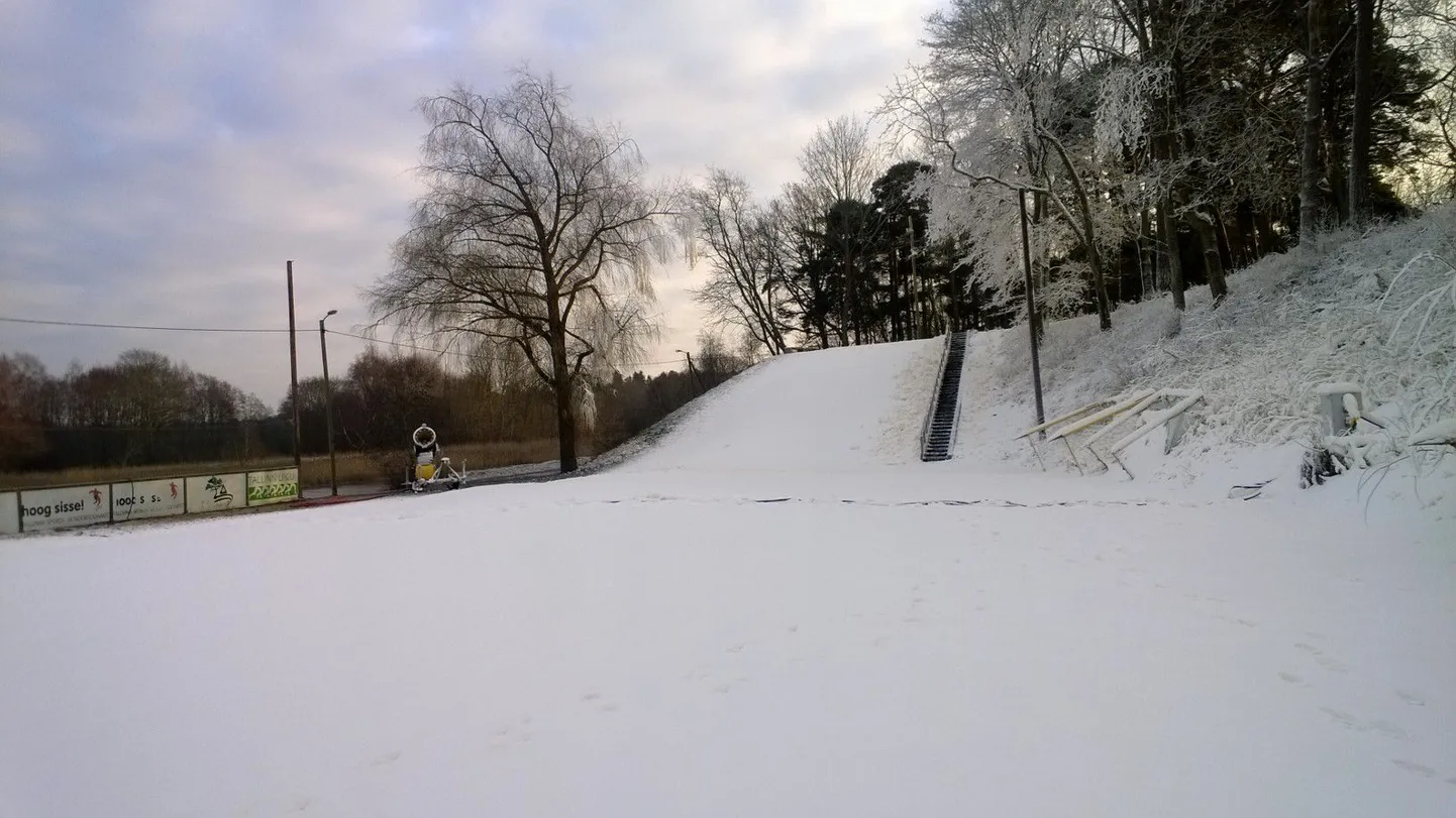 Täna tehtud foto Pirita kelgumäest.