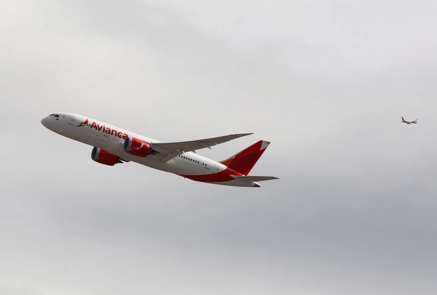 Avianca reisilennuk Bogotast õhkutõusmisel.