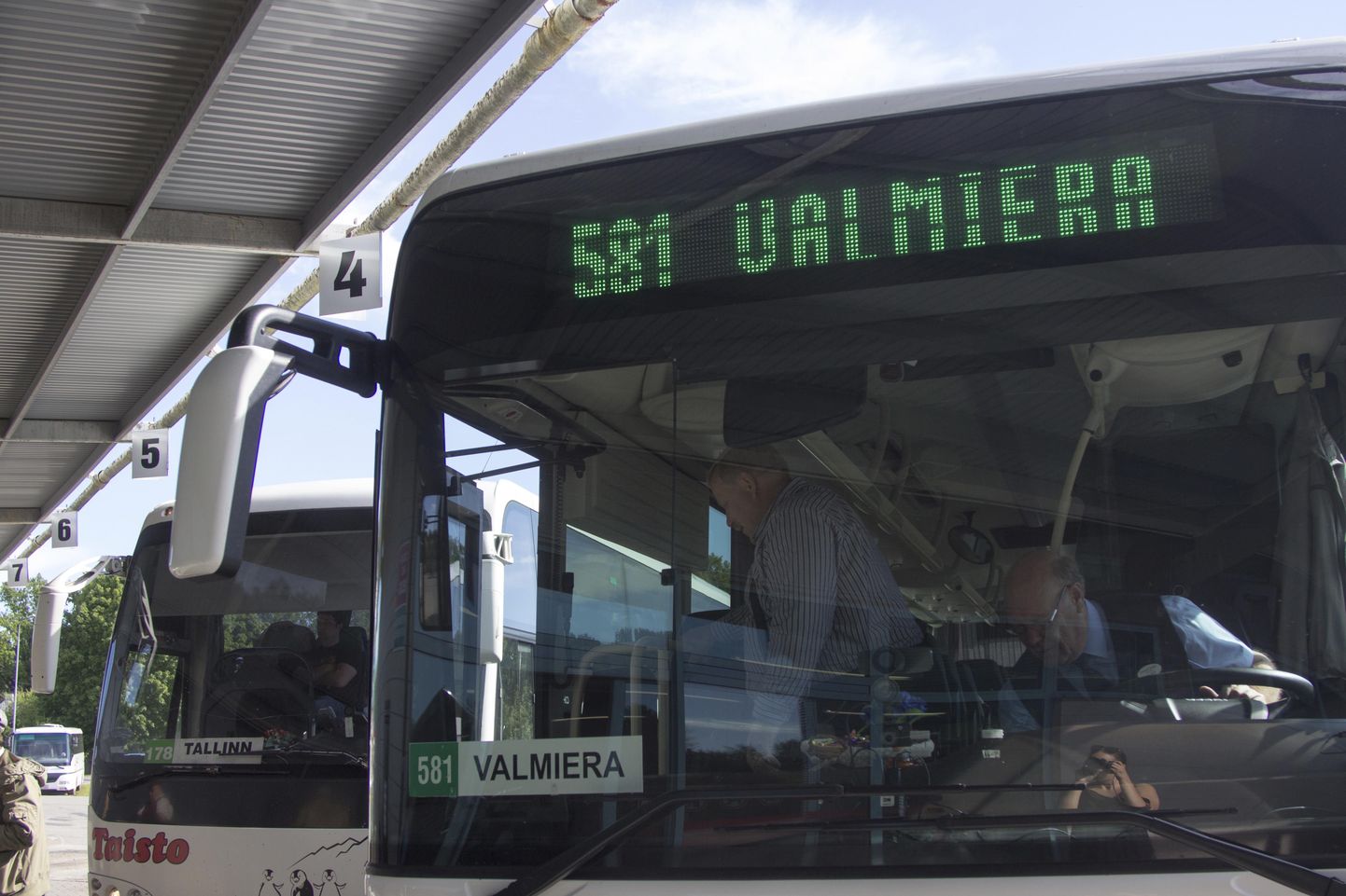 Hansa Liinide buss viib huvilised Viljandist Valmierasse ja toob tagasi igal laupäeval.