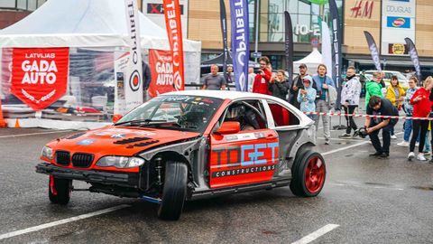 Drifta šovs, jaunākie auto Latvijā, veiklības braucieni - pie t/c "Mols" pasākumā "Pielaiko savu auto!"