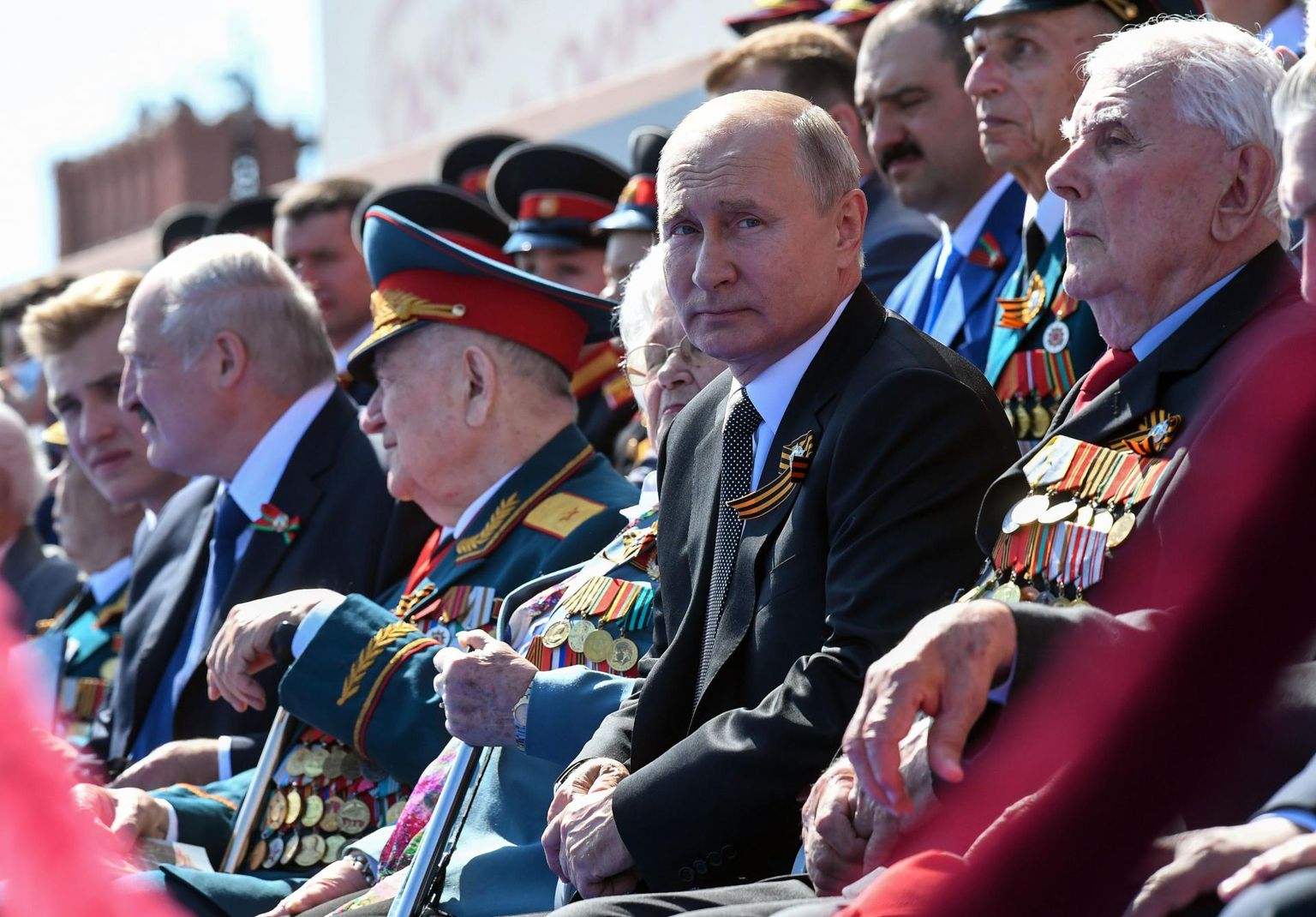 Venemaa president Vladimir Putin 2020. aastal Teise maailmasõja veteranidega.