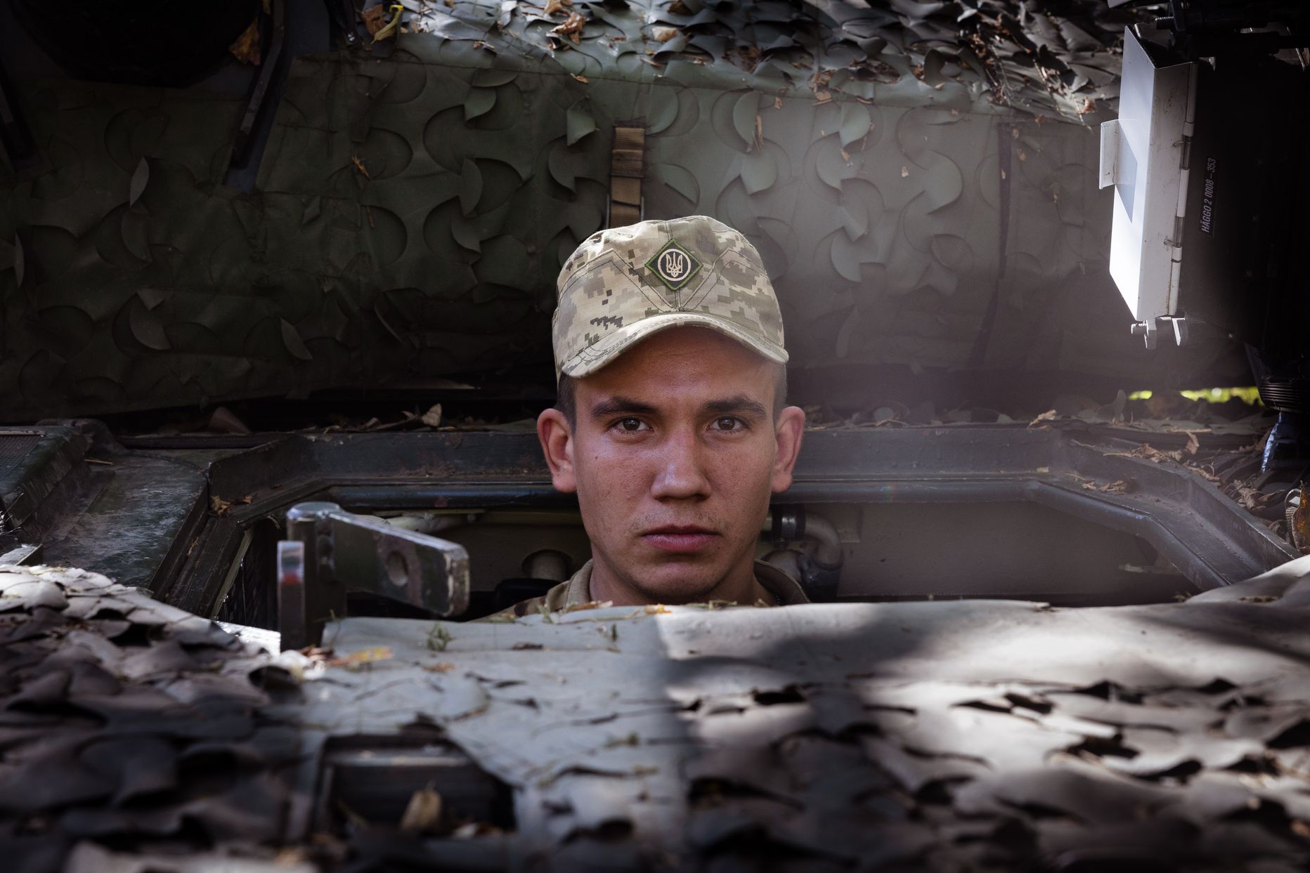 Donetski oblast. Ukraina armee 21. brigaadi jalaväe lahingumasin CV-90. Komandör kutsungiga Maloi (eesti k Väike, 20).