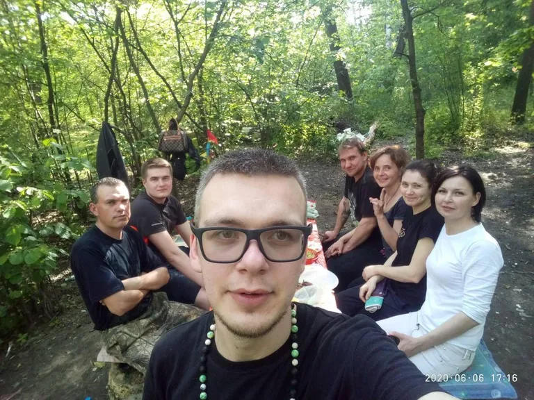 Сергей Еремич с отцом и друзьями семьи до полномасштабного вторжения России