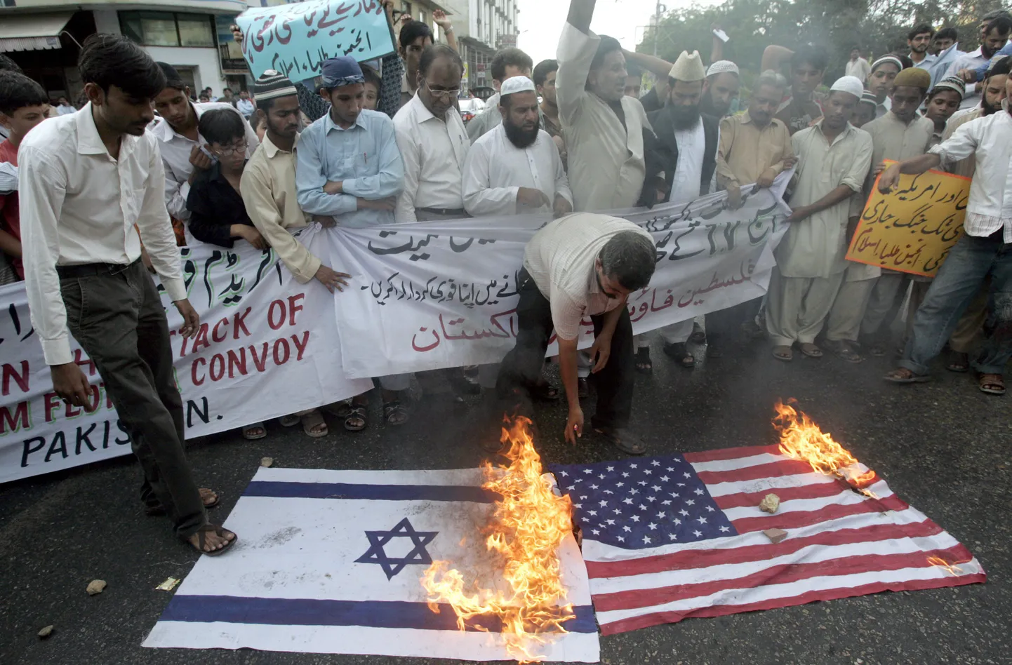 Демонстрация в Пакистане против действия Израиля, захватившего "Флотилию свободы".
