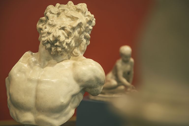 Antīkās un renesanses tēlniecības nolējumu ekspozīcija " Skulptūru mežs"
