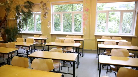 Шесть школ Риги получат около 3 млн евро на ремонт: полный список