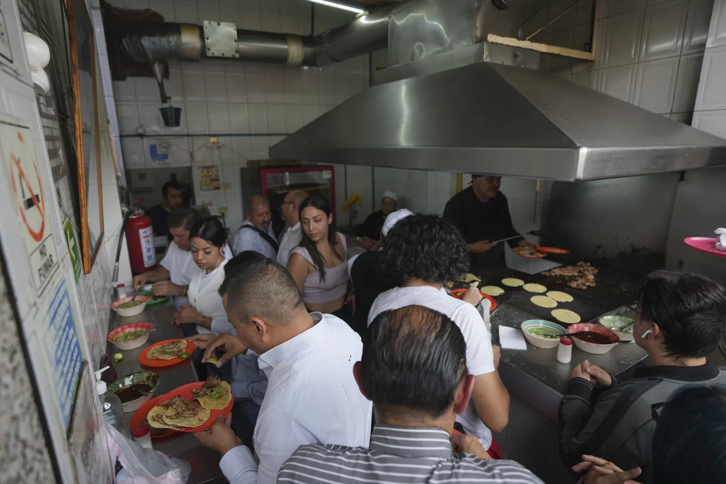 Restoran Tacos El Califa de León.