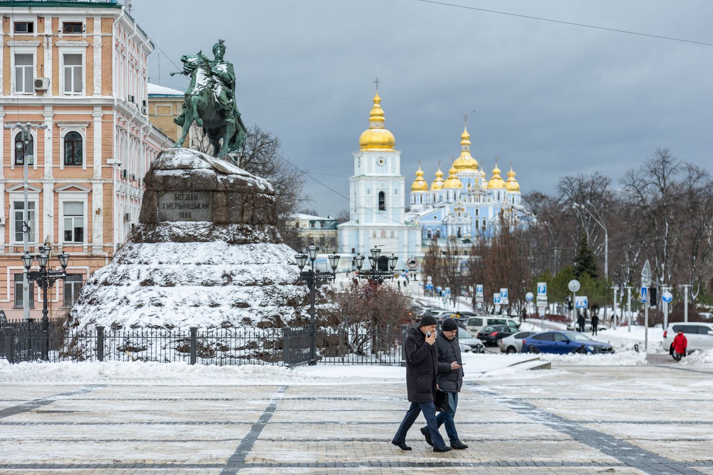 Ukraina pealinn Kiiev elab oma tavapärases rütmis. Vaade linnasüdamele.