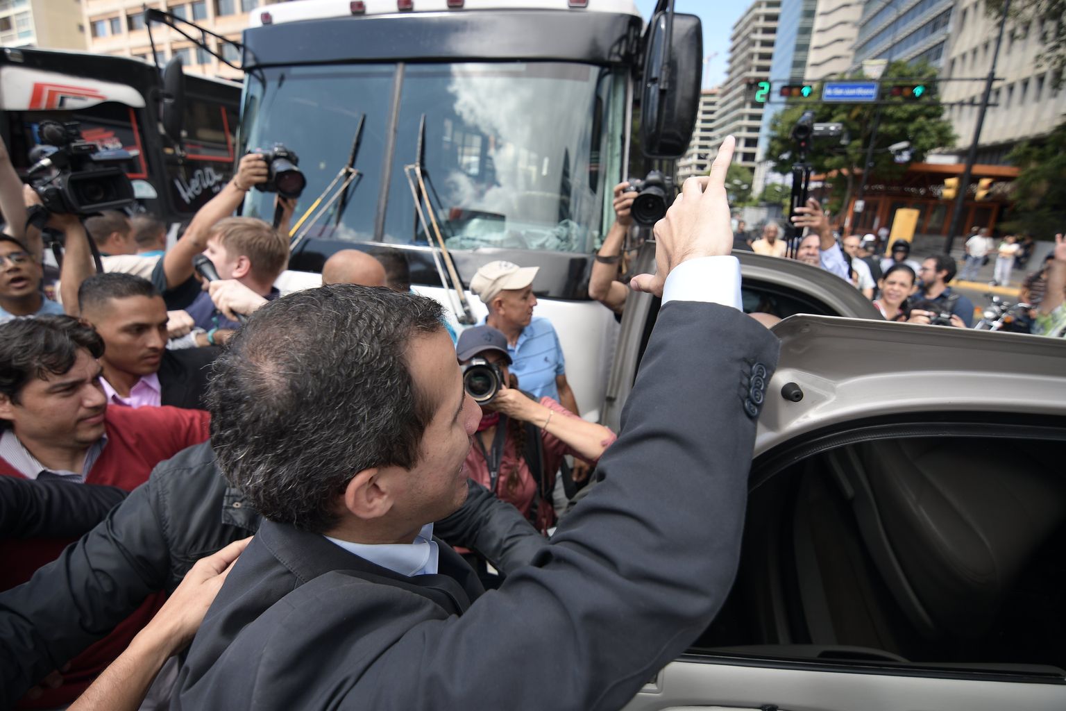 Juan Guaido koos toetajatega meeleavaldusel.
