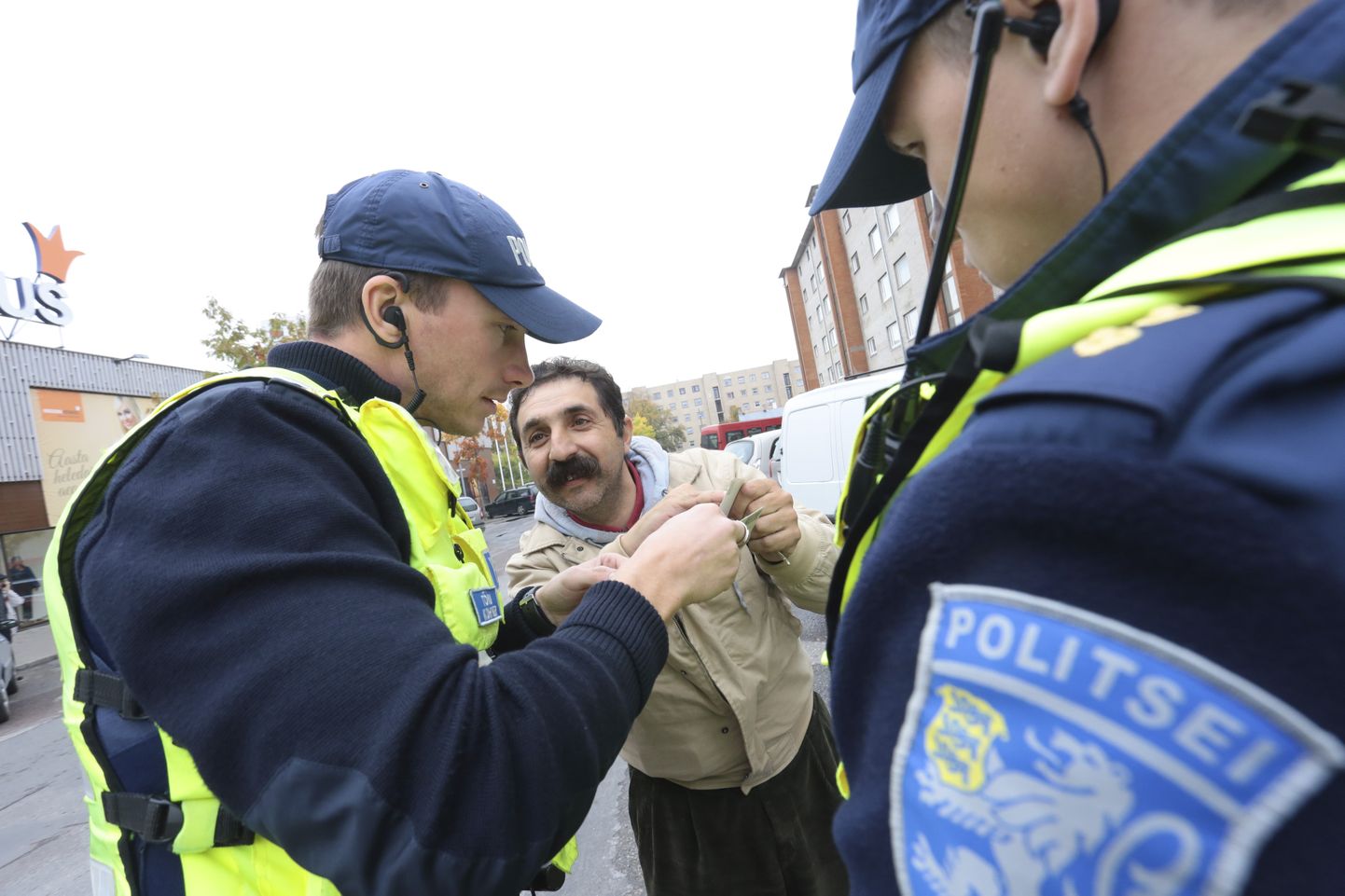 Полиция проверяет законность пребывания иностранных рабочих в Эстонии. Фото иллюстративное.
