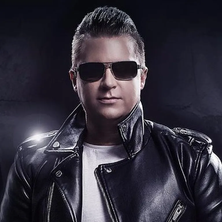 DJ Adam Sky, kodanikunimega Adam Neat