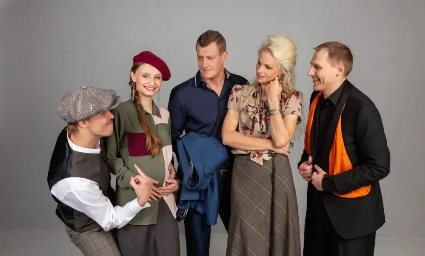 Nuutrum teatri lavastuses «Nimi» mängivad Elina Pähklimägi, Amanda Hermiine Künnapas, Juss Haasma, Karl Robert Saaremäe ja Ragnar Uustal.