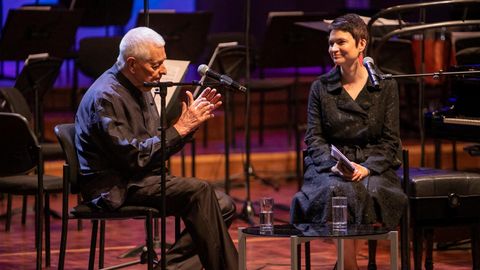 Pärnust tuule tiibadesse saanud Arbo Valdma sõidab presidendilt teenetemärki vastu võtma Kölnist