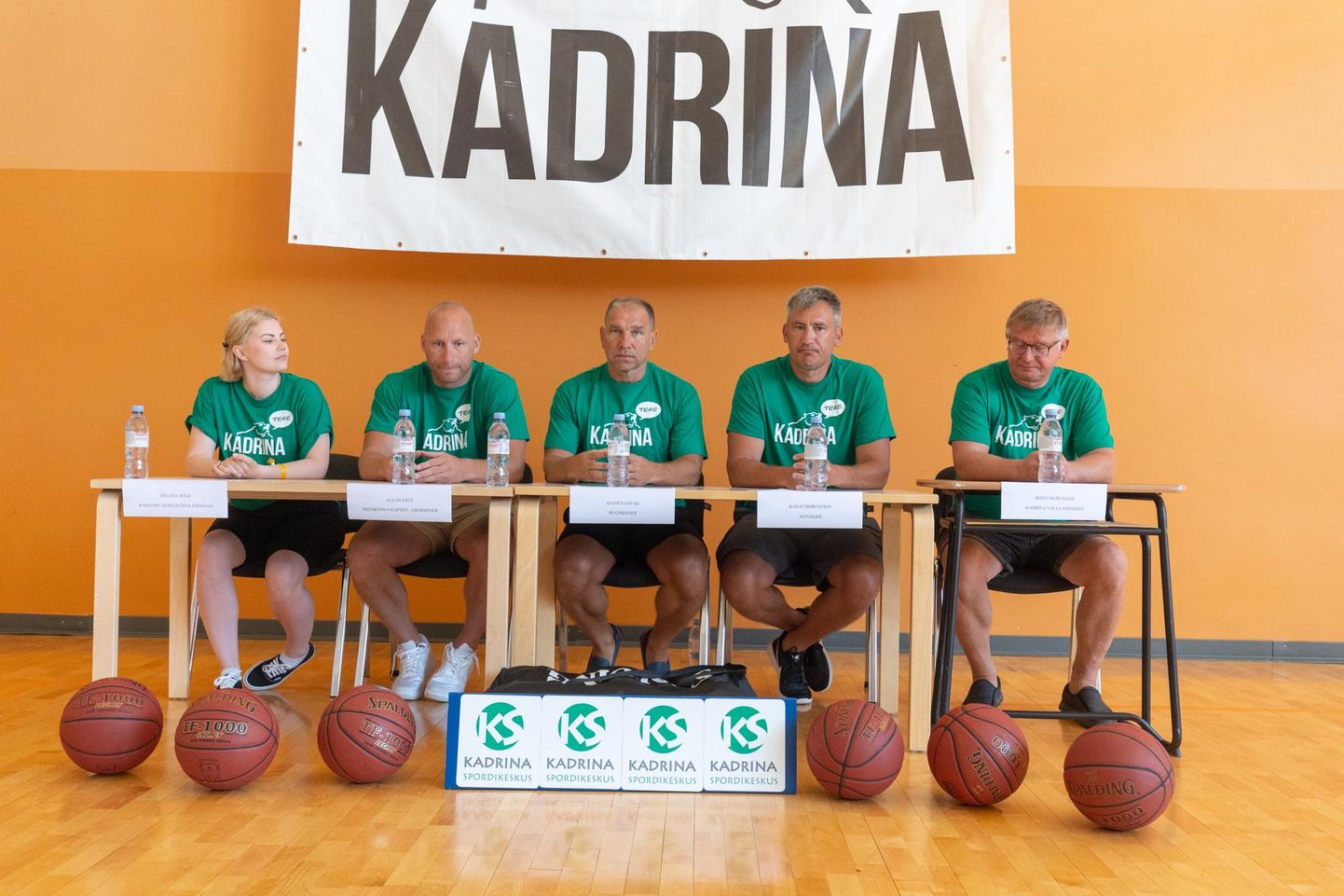 Kadrina Karude pressikonverentsil jagasid tulevase hooaja kohta infot (vasakult): Helena Mägi, Allan Ehte, Jaanus Liivak, Raivo Tribuntsov ja Risto Murumägi.