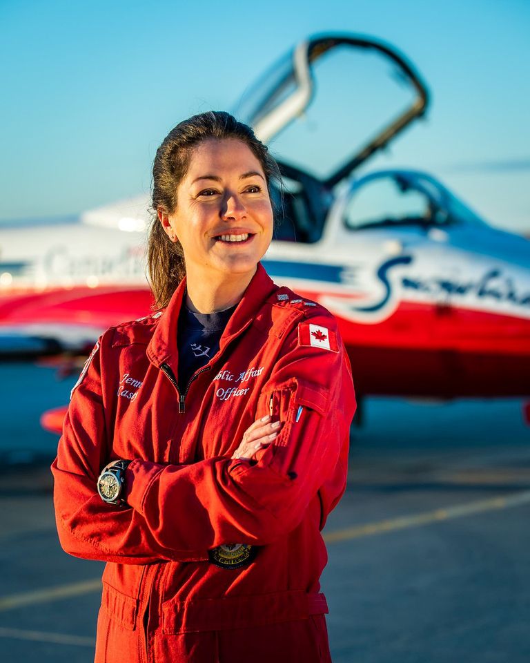 Kapten Jennifer Casey oli Kanada kuningliku õhujõudude vigurlennumeeskonna avalike suhete ohvitser.