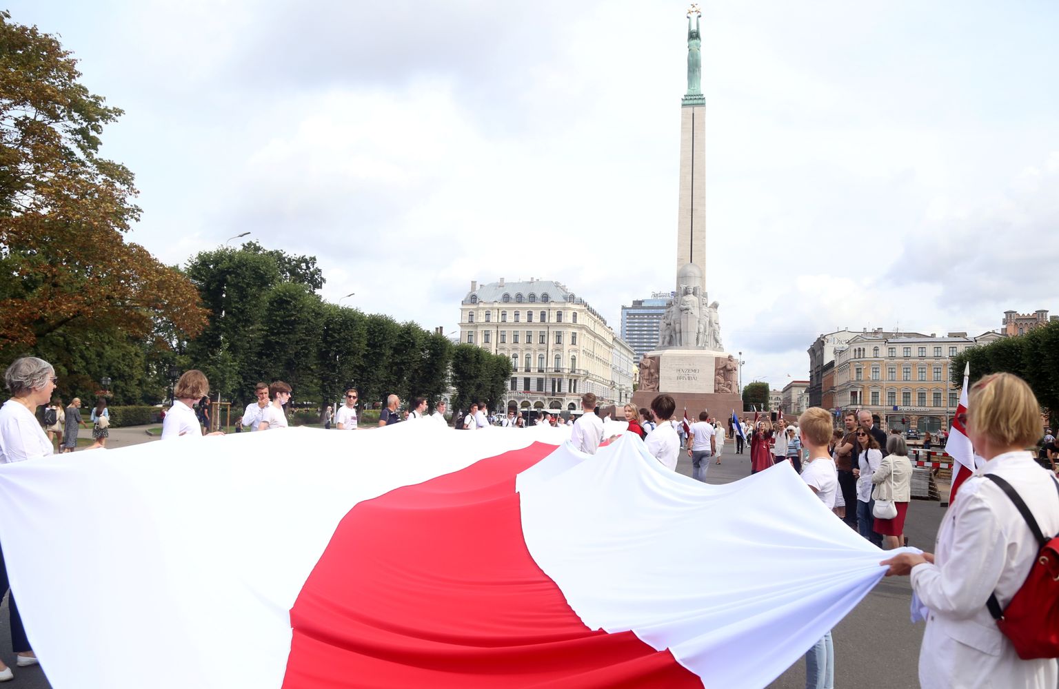 Baltijas ceļa atceres pasākums Baltkrievijas tautas atbalstam, kura laikā tiek veidota cilvēku ķēde no Brīvības pieminekļa līdz Tautas frontes muzejam.