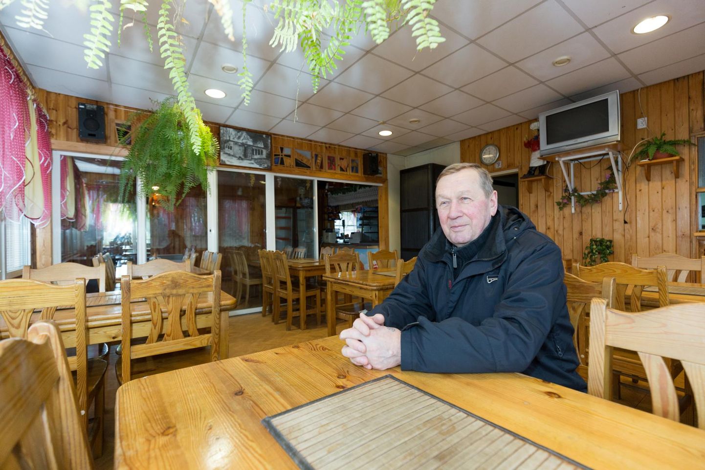 Võhmas pereettevõttena tegutsenud kohvik Levika pani aasta alguses uksed kinni, aga peremees Viktor Olonen avas need juulis uuesti.