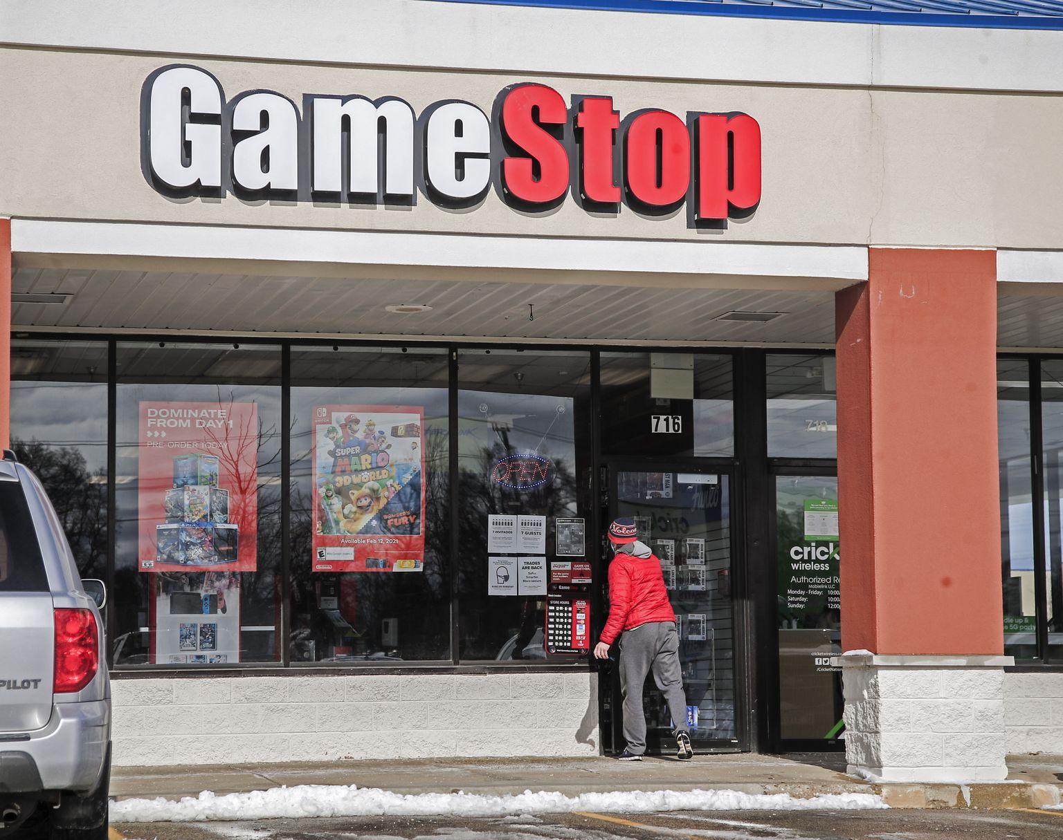 Gamestop plaanib tänavu sulgeda 450 kauplust, kuid aktsia on teinud tähelennu