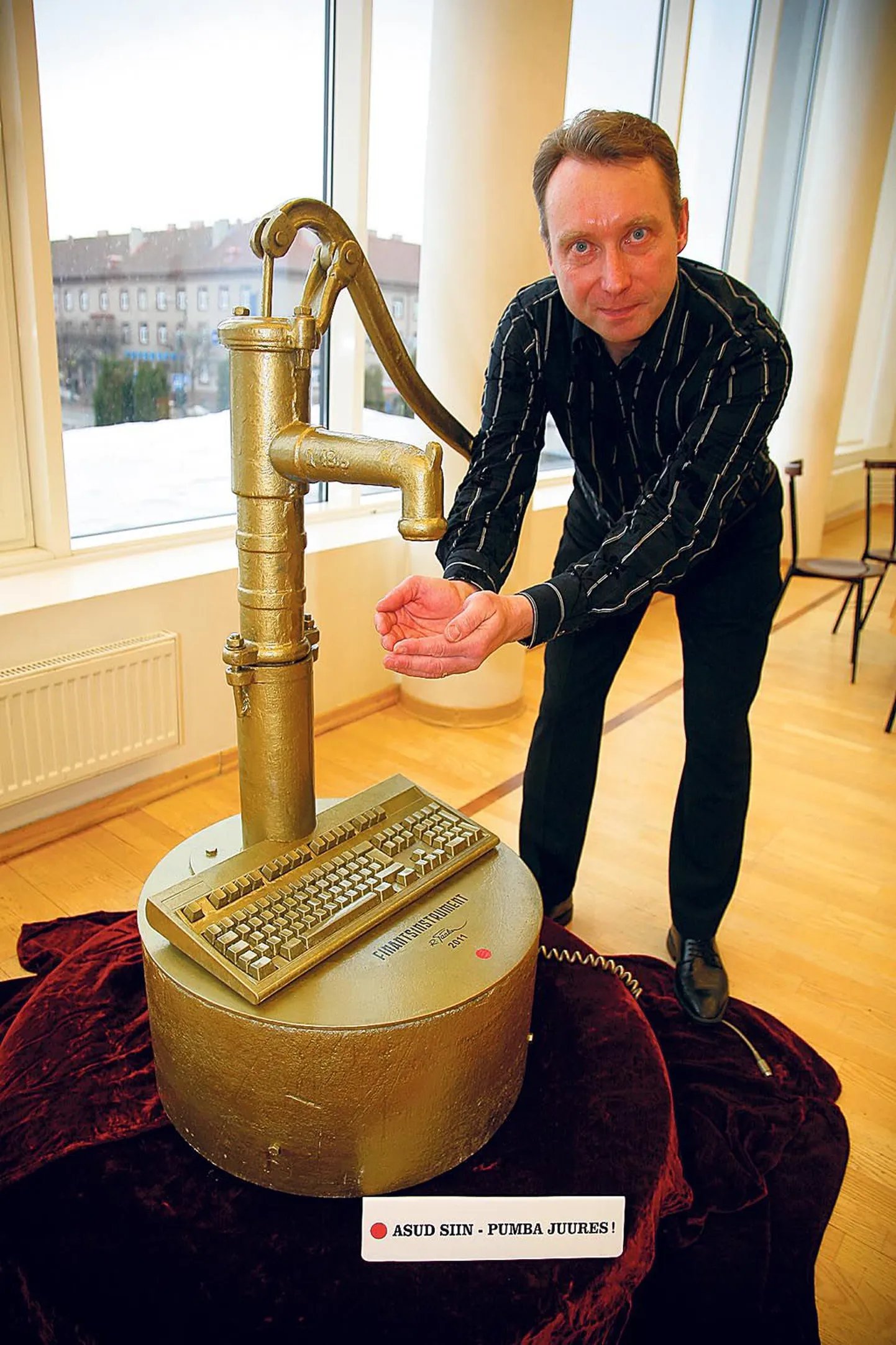 Rein Tääkeri finantsinstrumendi juures saab igaüks proovida, mis tunne on olla “pumba juures”.