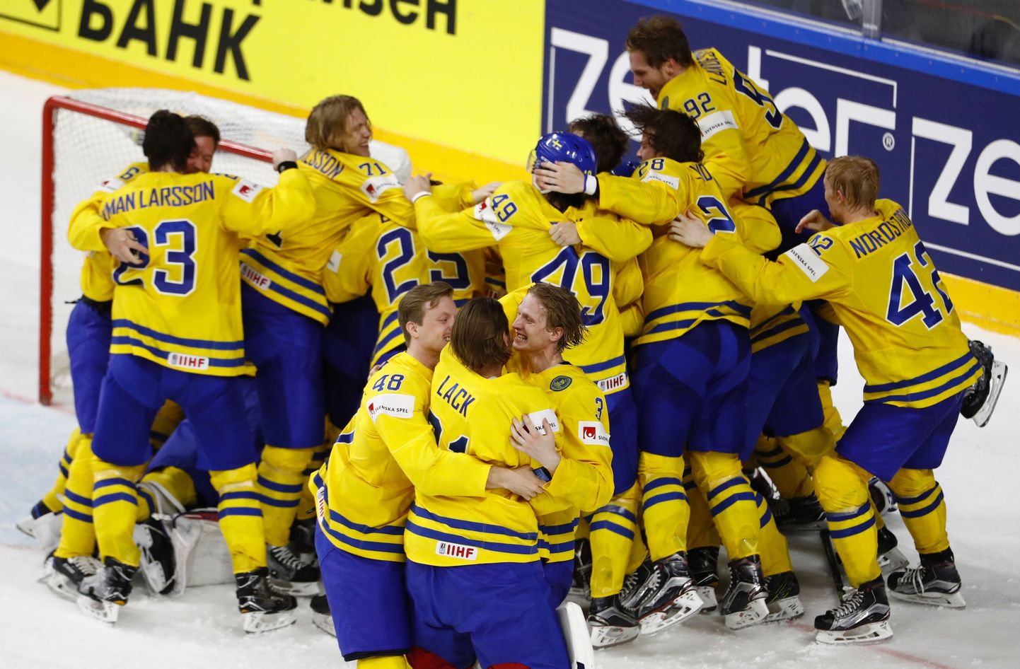 Игроки сборной Швеции.