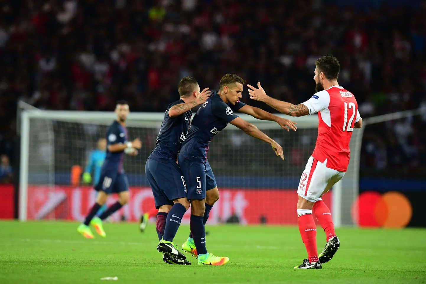 Olivier Giroud (paremal),  Marco Verratti (vasakul)