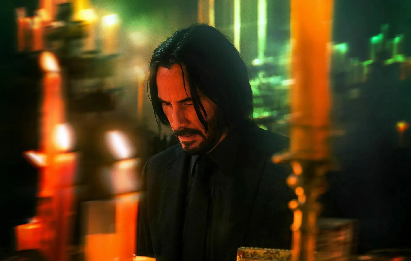 Leinav võitleja John Wick laskub raevunult allmaailma, mida ta vanasti teenis.