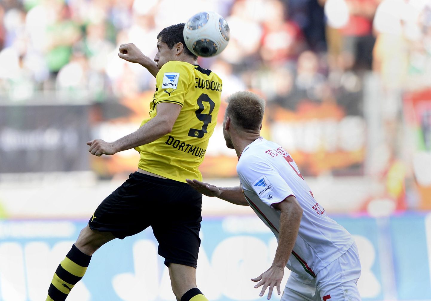 Ragnar Klavan (paremal) Bundesliga hooaja avavoorus kohtumises Dortmundi Borussia vastu.