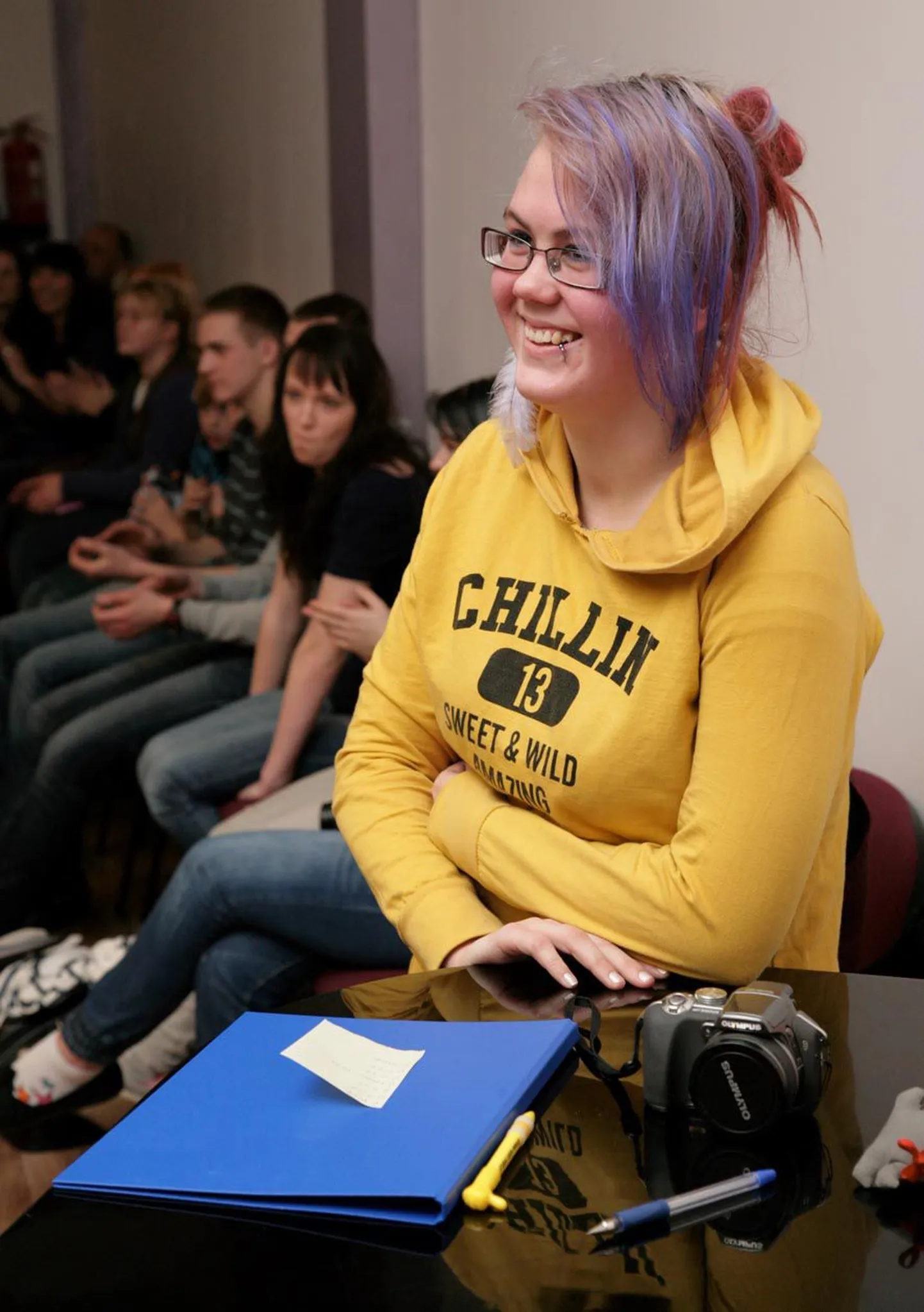 Järvamaa noore vabatahtliku tunnustuse pälvinud Aravete kooli õpilane Keli Tubin juhtis eile aula ees tordivõistlust «Maitsev meloodia». Keegi teda millekski ei sunni, ta haarab ise võimalustest kinni, et saada jälle ühe kogemuse jagu rikkamaks.