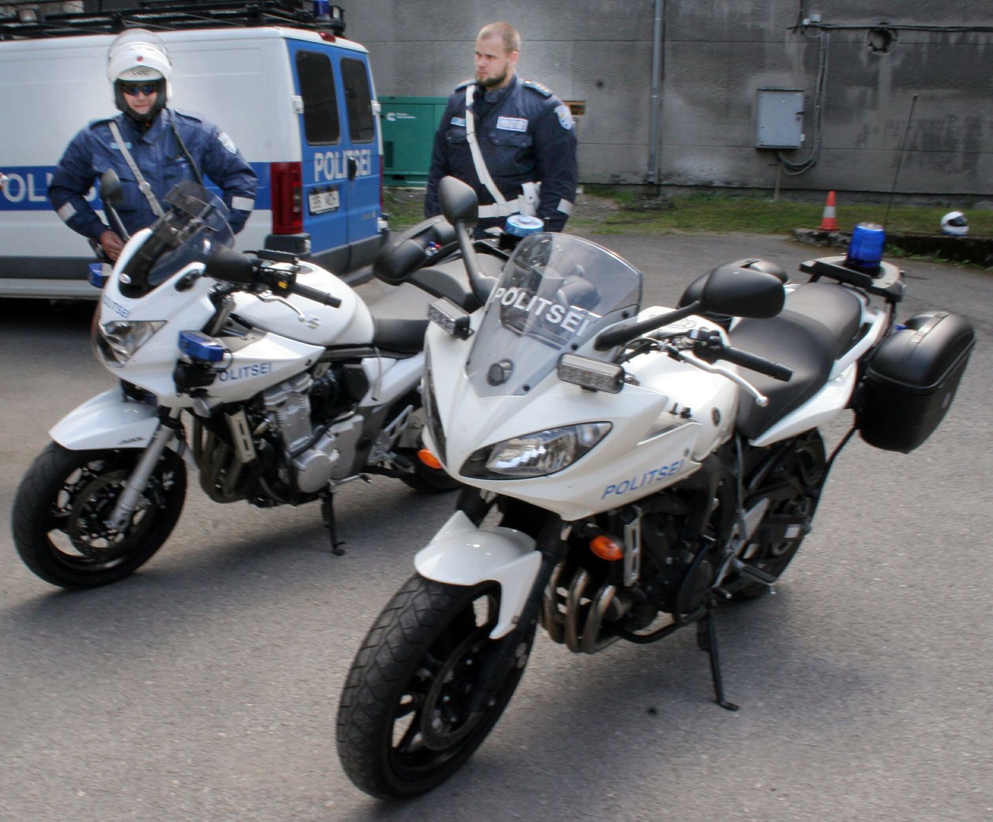 Eile tabasid Lääne politseiprefektuuri motopolitseinikud Jüri Pilt ja Timo Toova kuue tunni jooksul Tallinna-Pärnu-Ikla maanteel üheksa kiiruseületajat.