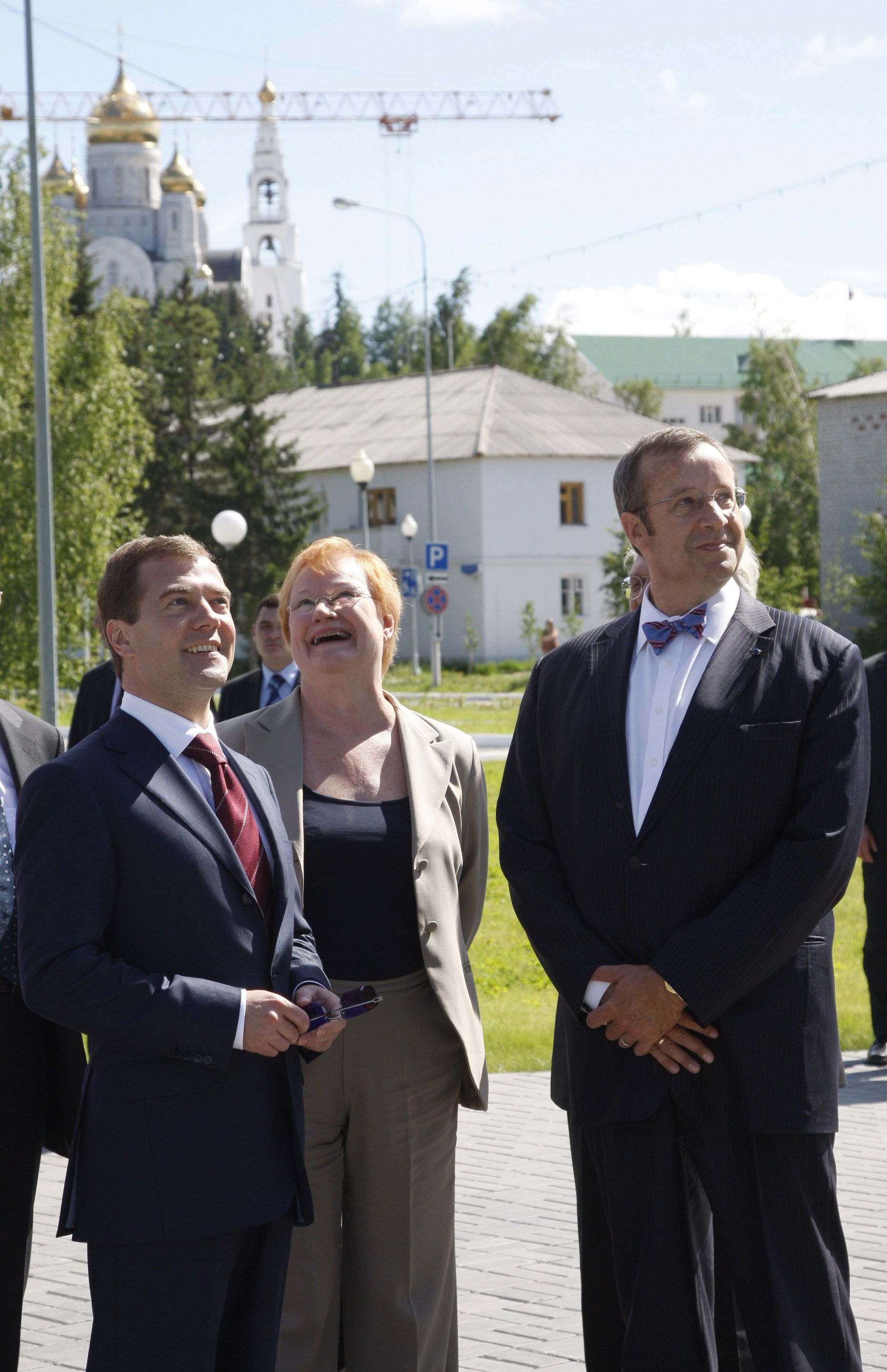 Venemaa president Dmitri Medvedev, Soome president Tarja Halonen ja Eesti president Toomas Hendrik Ilves tänavu kevadel Venemaal toimunu dsoome-ugri rahvaste kongressil.