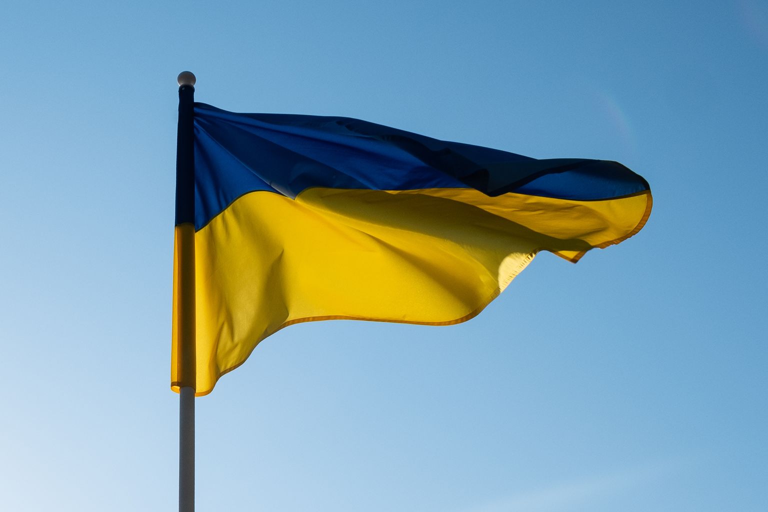 Ukrainas karogs. Ilustratīvs attēls.