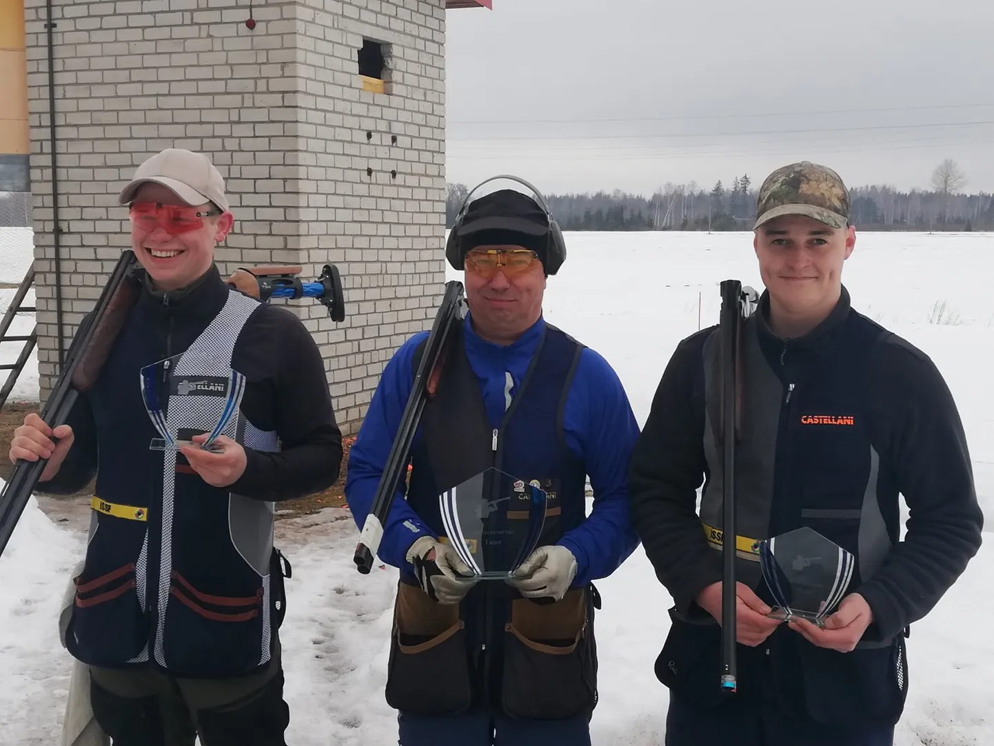 Karikavõistluste II etapi esikolmik (vasakult) Karl Peeter Ein (2. koht), Tõnu Tammist (1. koht) ja Jarl Joosep Ilves (3. koht).