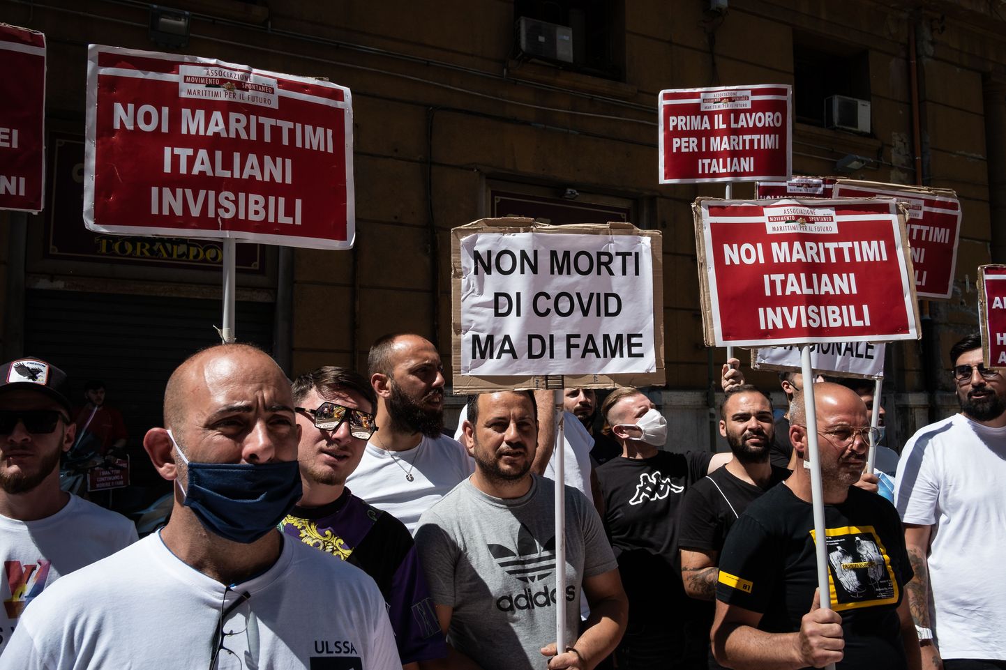 Turismisektori töötajate meeleavaldus Napolis.