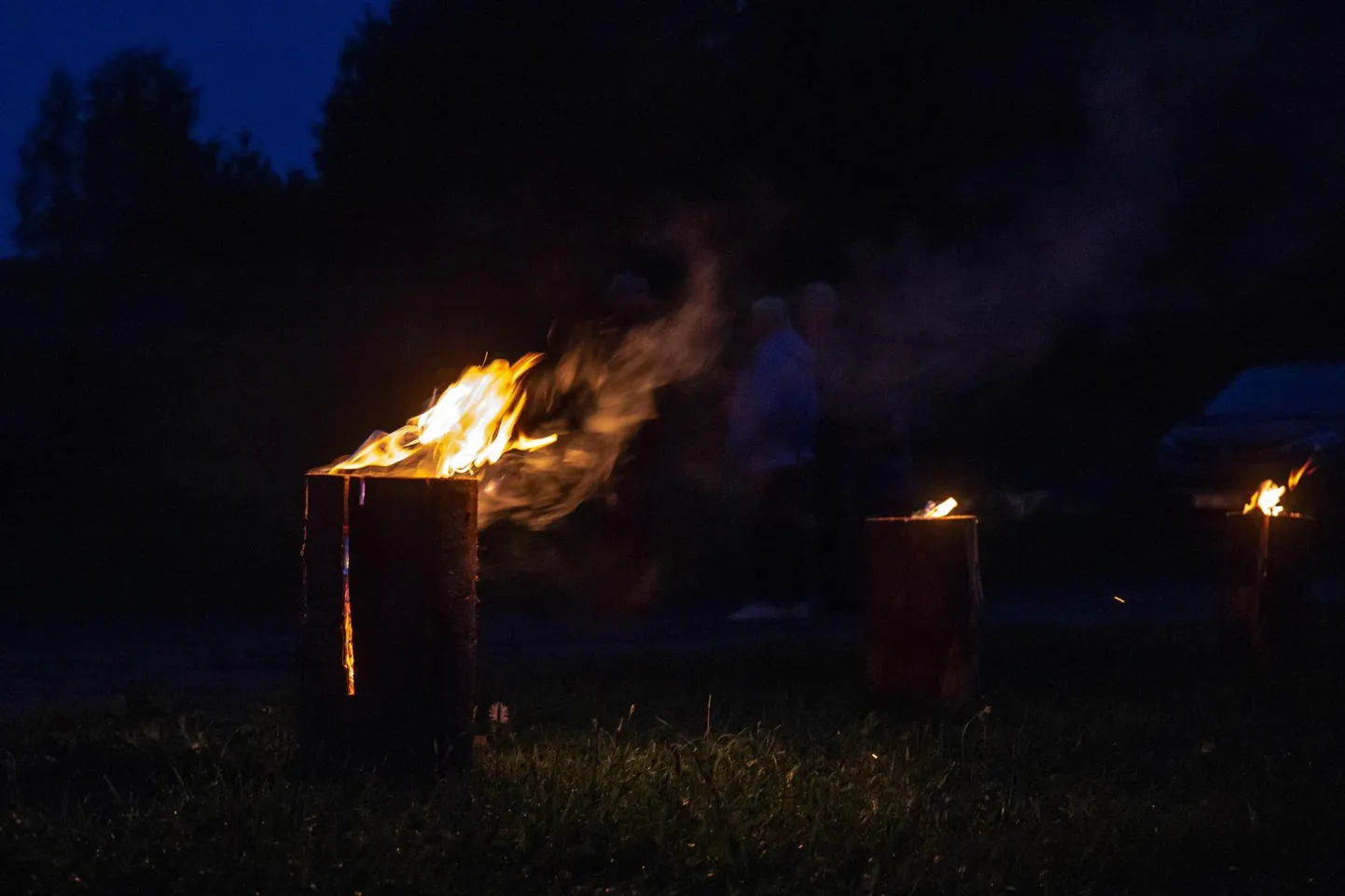 Muinastulede öö kodulehekülje andmete järgi süüdatakse Viljandimaal laupäeval muinastuled kahes kohas Võrtsjärve ääres. 