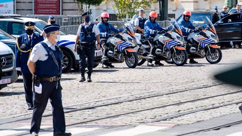 Belgias kähmlesid koroonapiiranguid eiranud noored politseinikega