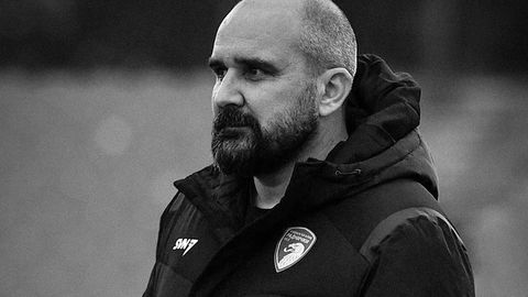 Futbola spēles laikā Serbijā miris komandas galvenais treneris