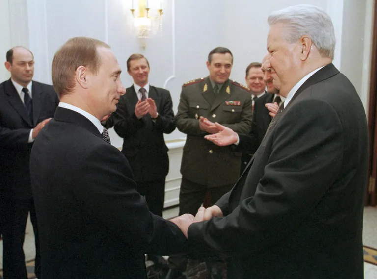 Vladimir Putin koos talle eelnenud Venemaa presidendi Boriss Jeltsiniga 1999. aastal.