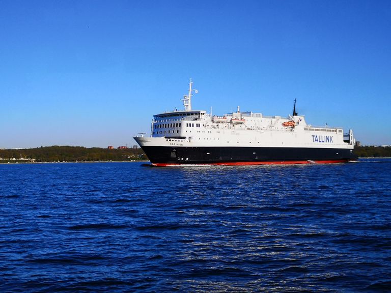 Kriisi ajal Vanasadamast väljunud Tallinki kaubalaev Sea Wind naaseb Muuga - Vuosaari liinile