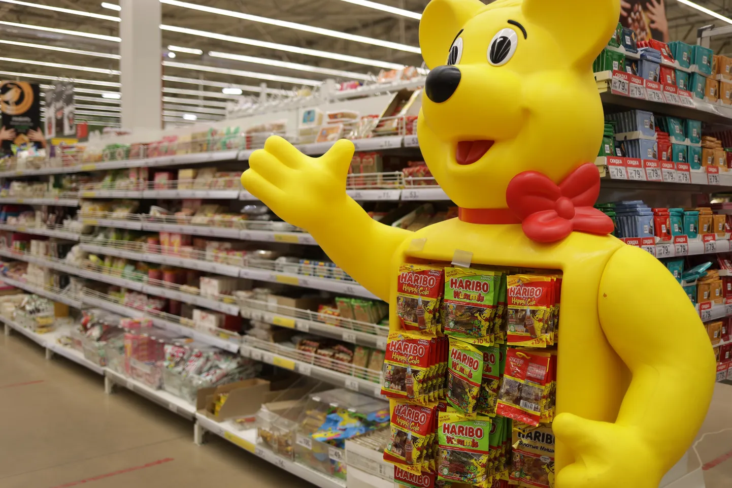 "Haribo" konfektes veikalā