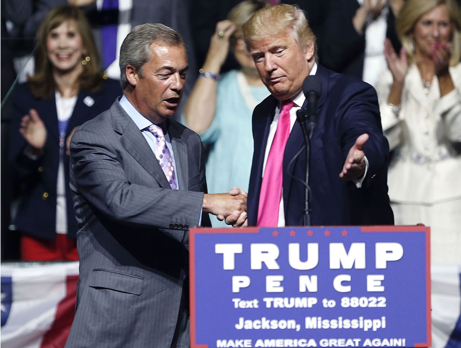 Donald Trump koos Ühendkuningriigi lahkumiskampaaniat Euroopa Liidust juhtinud Nigel Farage´iga, keda ta on soovitanud Briti saadikuks Washingtoni.